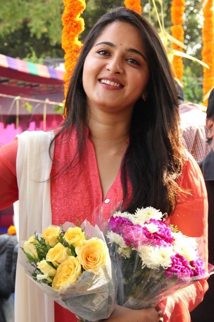 Anushka-New-Film-Opening-Photos